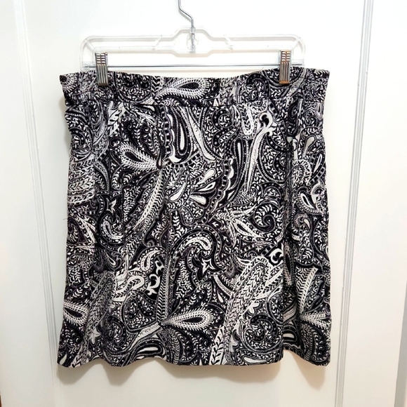 Loft Black/White Paisley Skirt Size Large - Picture 1 of 6